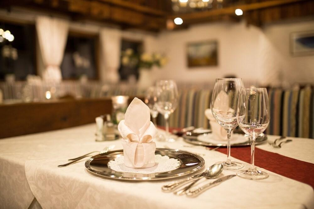 Hotel Hoehlenstein Тукс Экстерьер фото