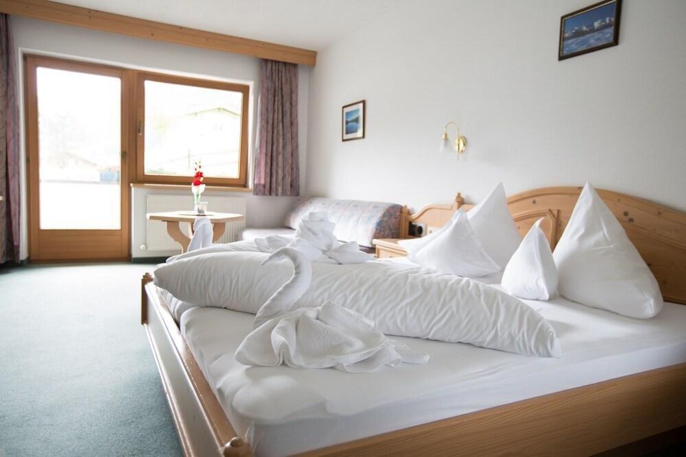 Hotel Hoehlenstein Тукс Экстерьер фото
