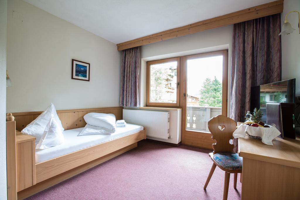 Hotel Hoehlenstein Тукс Экстерьер фото