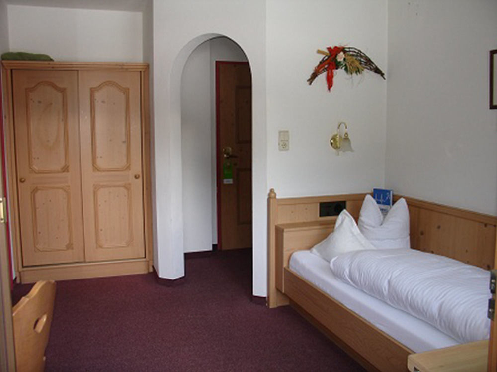 Hotel Hoehlenstein Тукс Номер фото